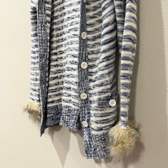 Women’s button down cable knit cardigan fur collar - Picture 4 of 10
